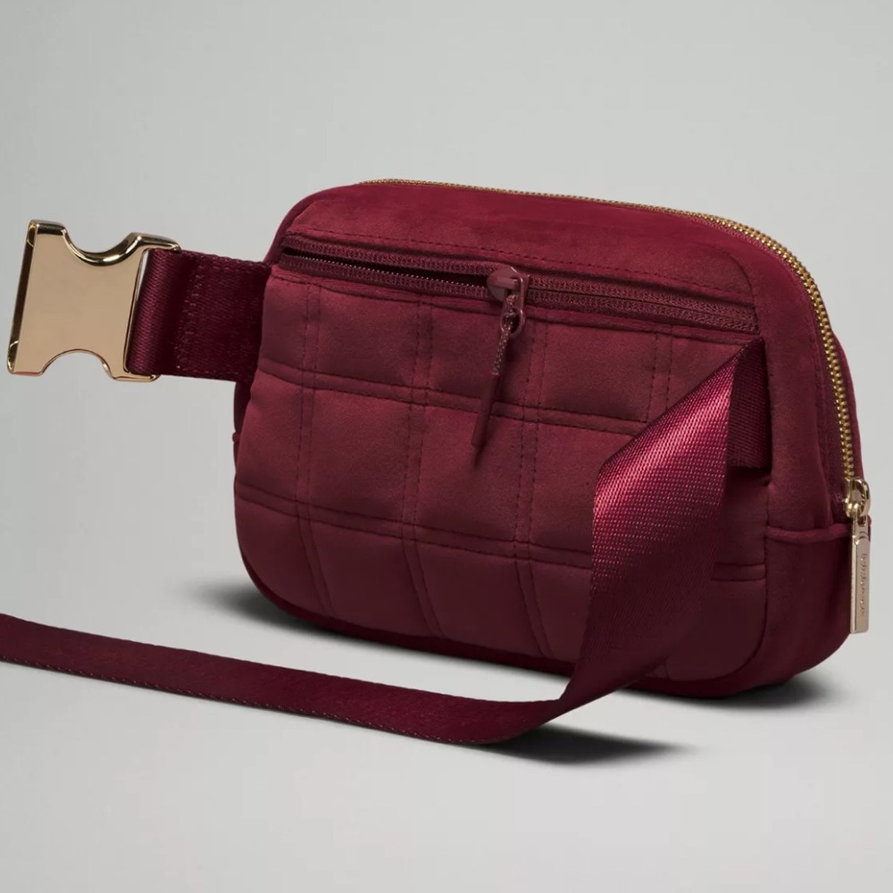 Lululemon Everywhere Belt Bag Quilted Velour Wine Berry Velvet Crossbody Bag NWT - Picture 5 of 10